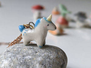pendentif licorne bleue